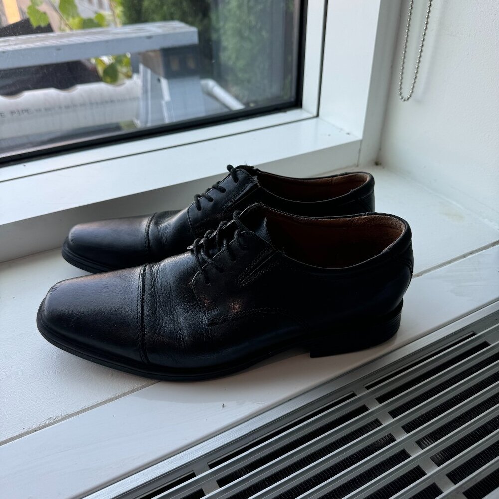 Clarks Black Leather Oxfords